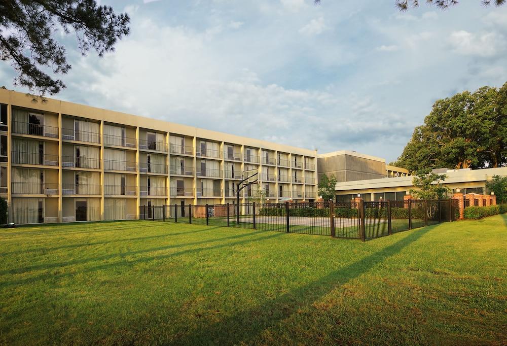 Historic Whispering Woods Hotel & Conference Center Olive Branch Buitenkant foto